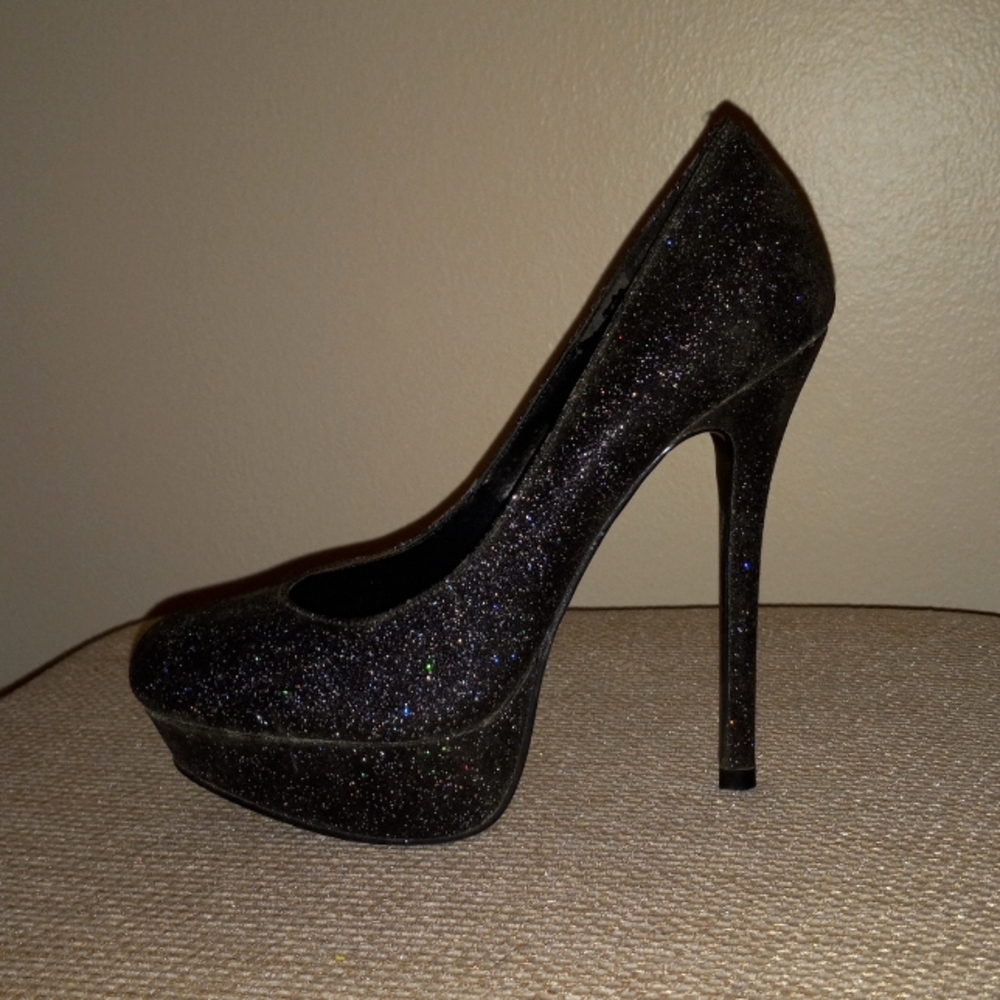 Heels - Picture 4 of 4